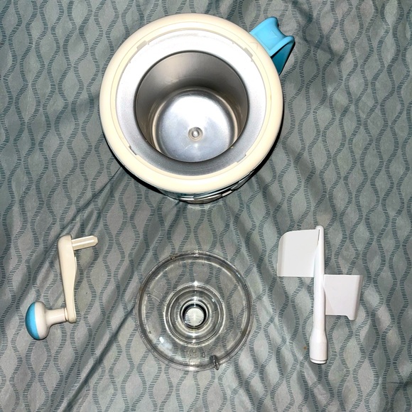 Snoopy Ice Cream Maker - Picture 10 of 15